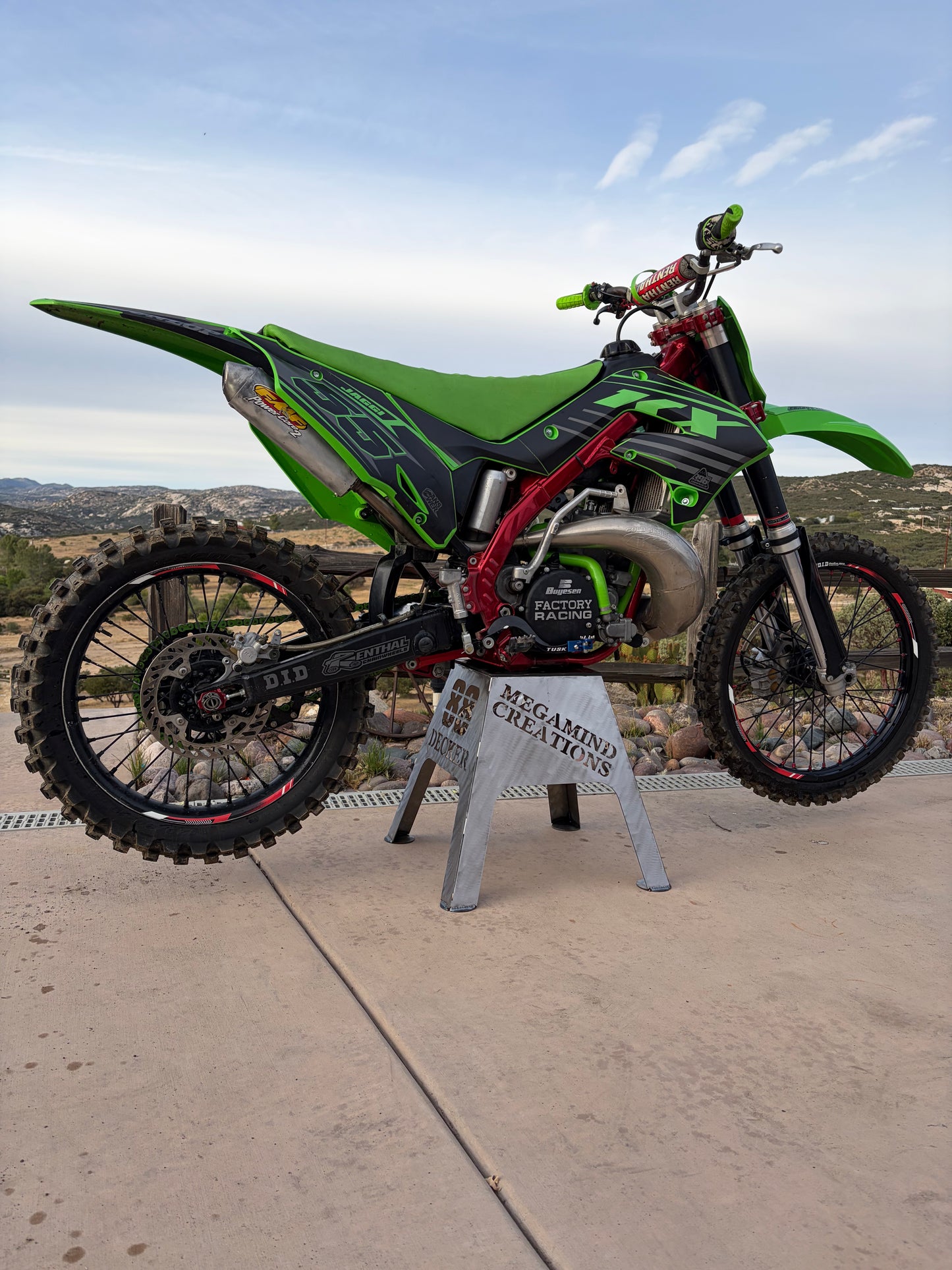 17" Moto Stand