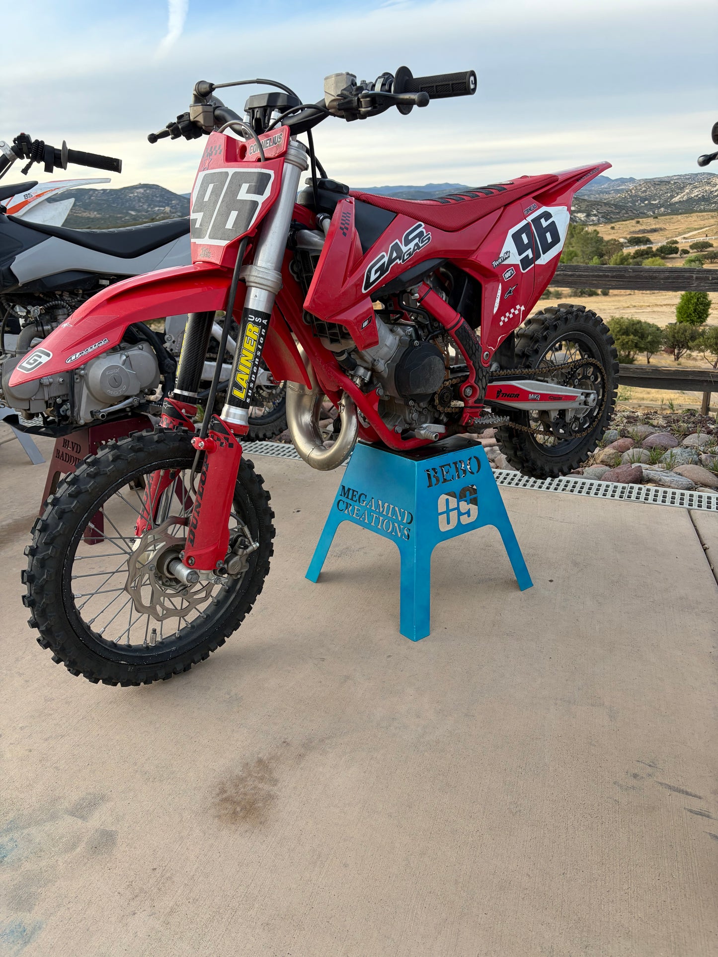 14" Moto Stand